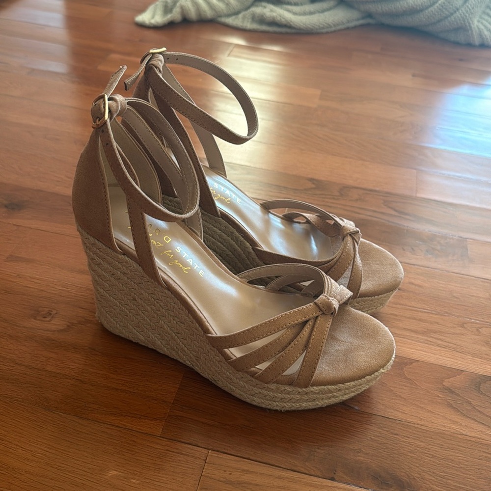 altered state wedged beachy heels size 7